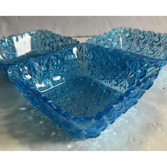 L.G. WRIGHT/FENTON BLUE DAISY & BUTTON SET OF 3 SQUARE BOWLS - Picture 7 of 8